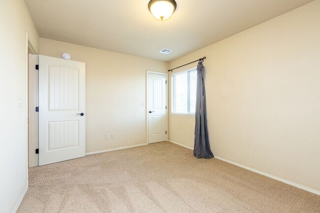 Building Photo - Beautiful 3 Bedroom, 2.5 Bath Home in Jenks