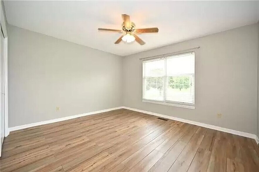 Building Photo - 1102 Hampton Dr