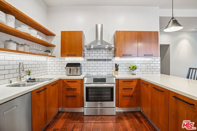 Building Photo - 801 S Grand Ave