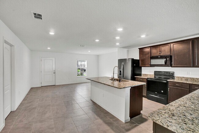 Building Photo - Beautiful 3 bedroom/ 2 bathroom home in Yu...
