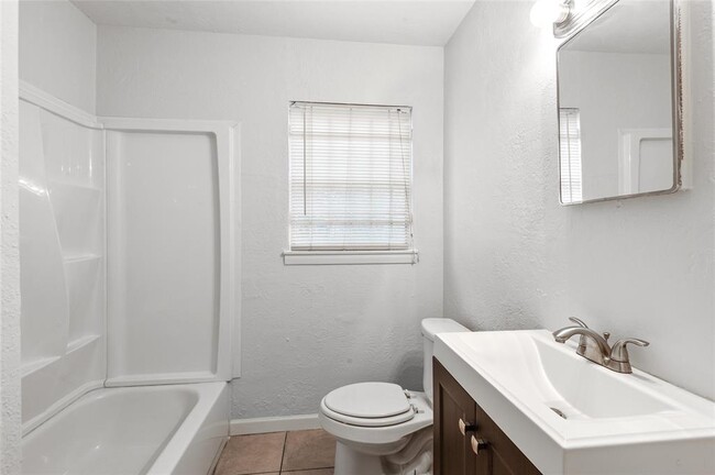 Building Photo - 10602 Rosehaven Dr