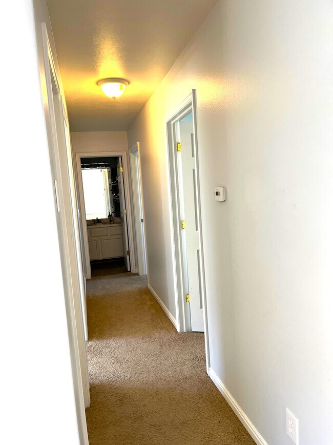 Building Photo - 198 N 700 E