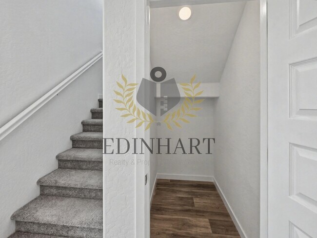 Building Photo - 1820 Klamath Rd S