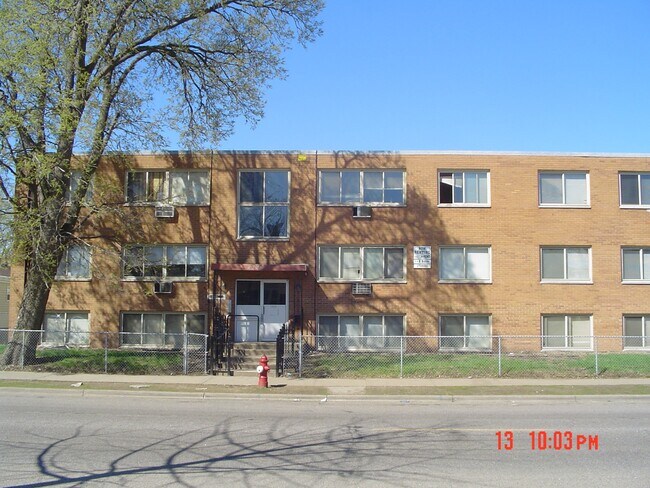 Building Photo - 2726 Bloomington Ave