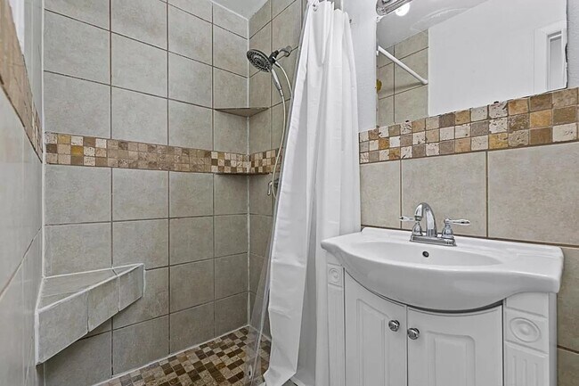 Building Photo - 5720 Wharton Dr