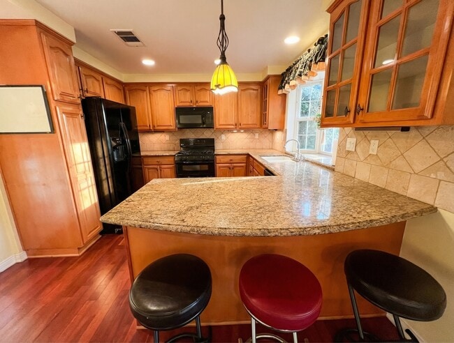 Building Photo - 1829 Mirador Dr