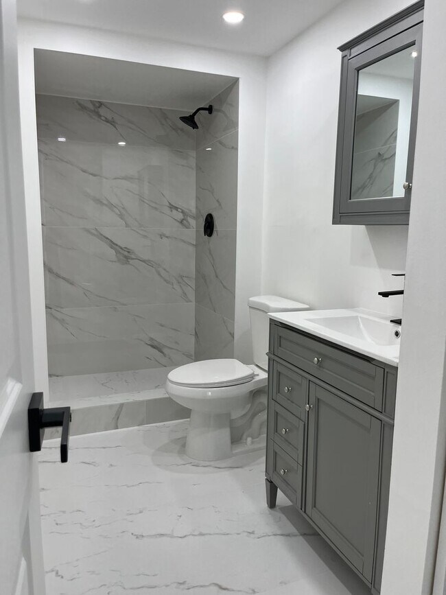 Building Photo - Beautiful 2 bedroom 2 bath Condo in Boca R...