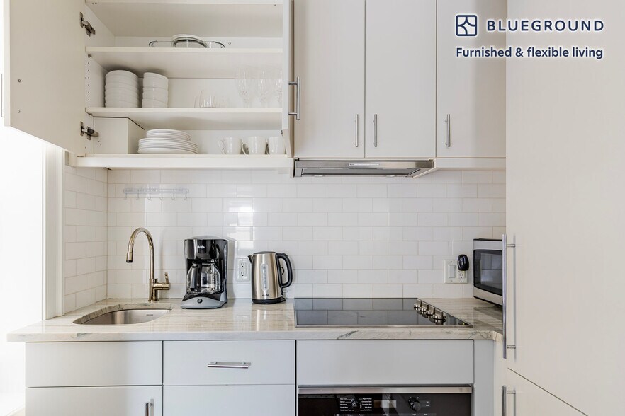 Building Photo - 240 W 73rd St
