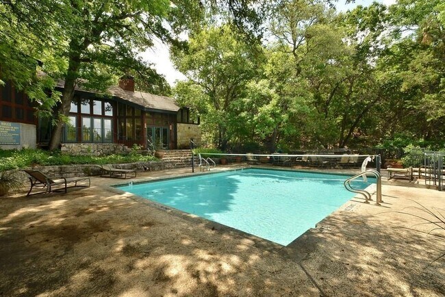 Building Photo - 4711 Spicewood Springs Rd