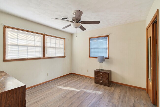Building Photo - 33 Tanglewood Dr