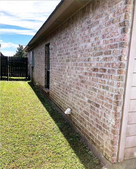Building Photo - 40430 Cross Ridge Ave