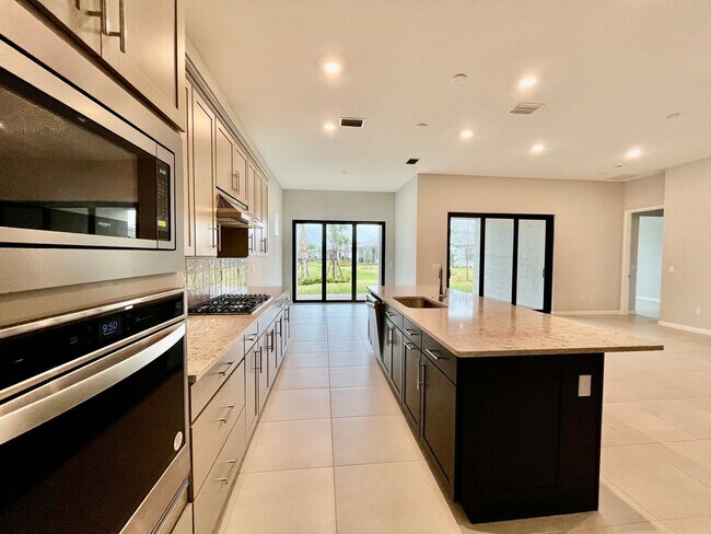 Building Photo - VERANDA GARDENS BRAND NEW HOME