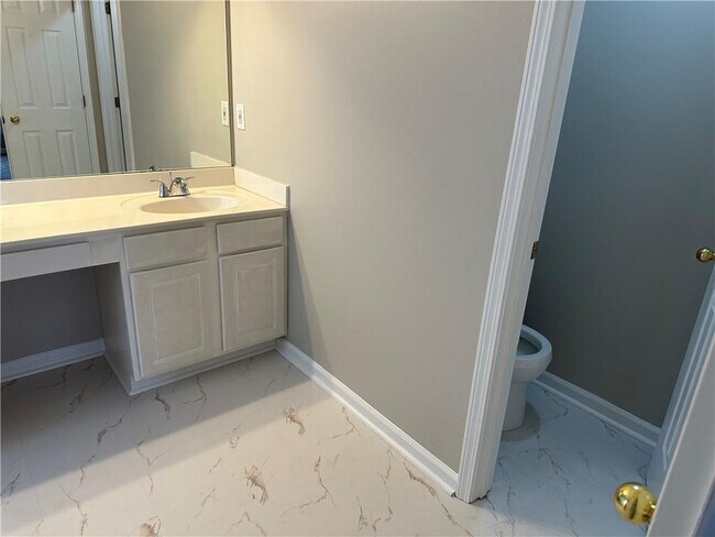 Building Photo - 590 Clairidge Ln SW