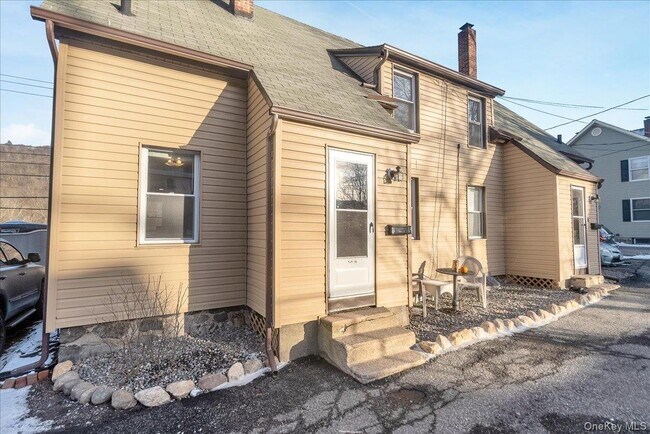 Primary Photo - 10 Spartan Pl