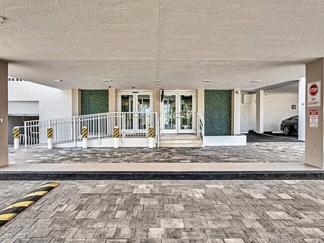 Building Photo - 1600 S Ocean Dr