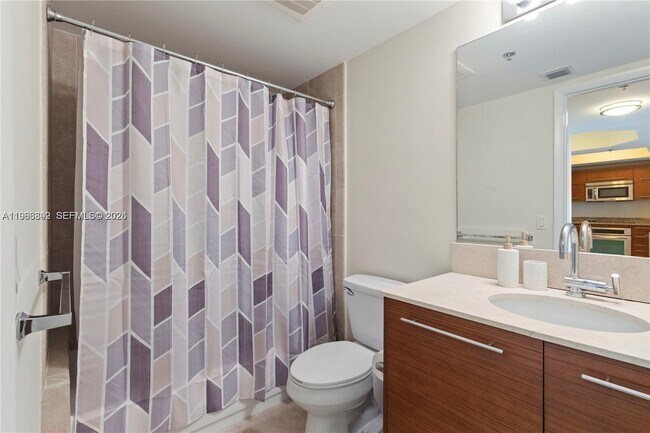 Building Photo - 2641 N Flamingo Rd