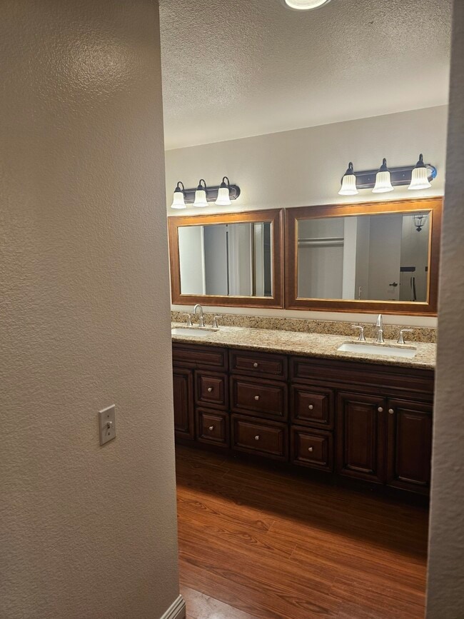 Building Photo - 25 Weepingwood