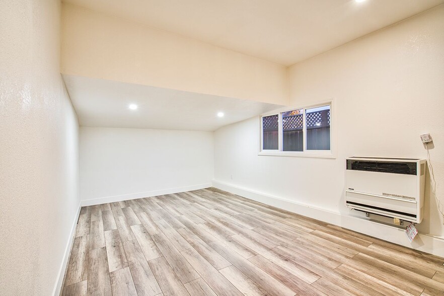 Building Photo - 1351 Eastshore Dr