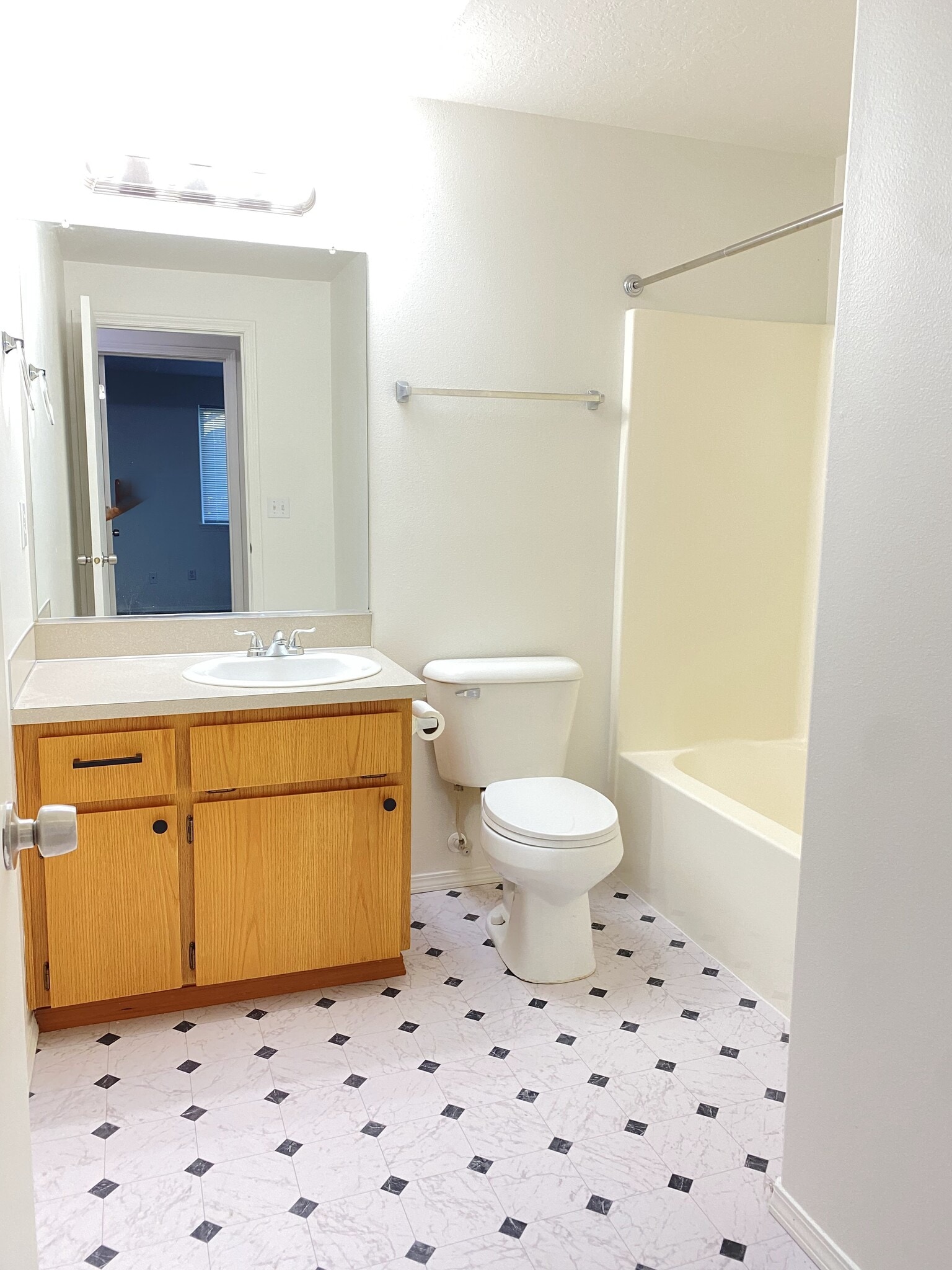Hall Bathroom - 12733 SE 23rd Avenue