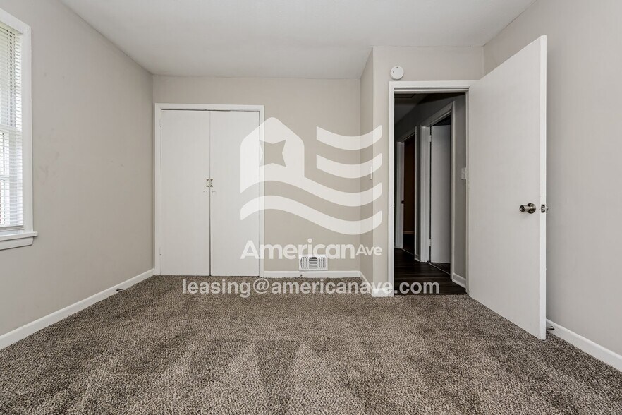 Building Photo - 2143 Snellings Dr