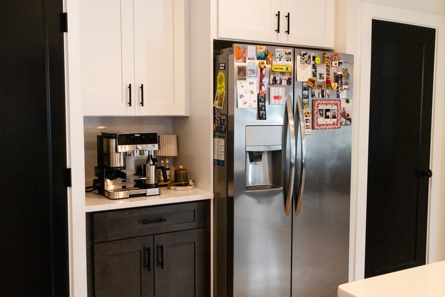 Building Photo - 3051 Hillside Rd