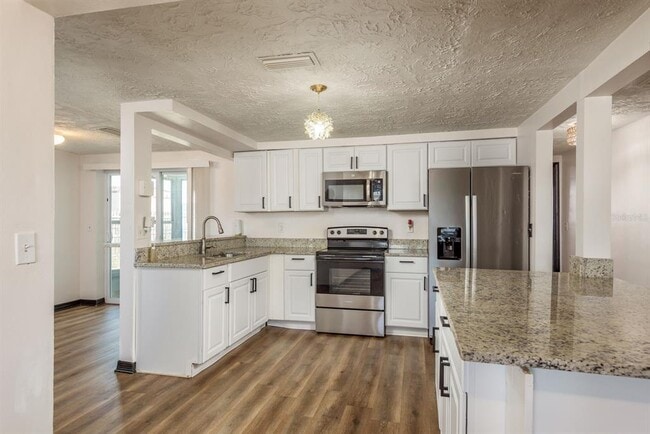 Building Photo - 3332 Chauncy Rd