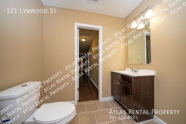 Building Photo - 121 Linwood St