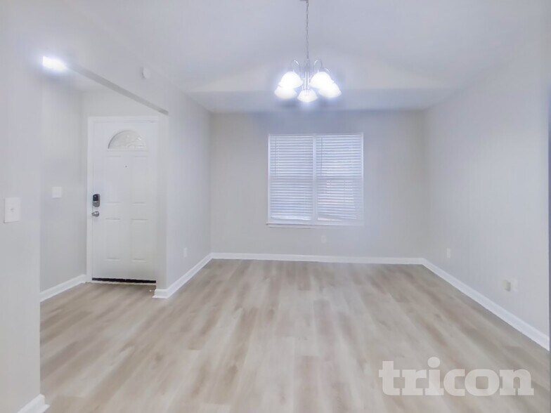 Building Photo - 7020 Setters Way