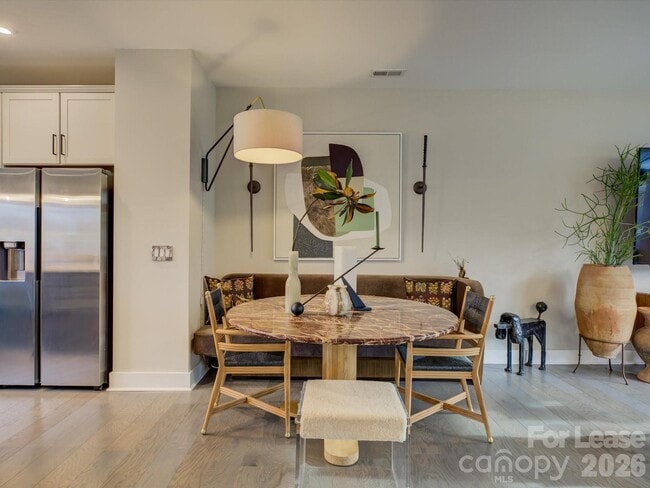 Building Photo - 11015 Stetler St