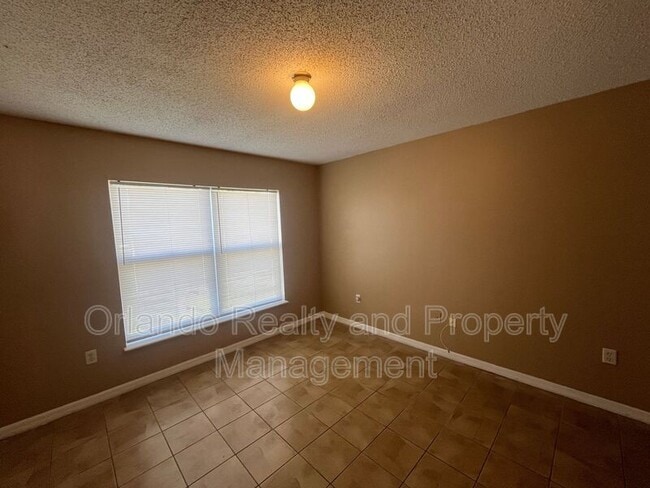 Building Photo - 204 Canterbury Ct