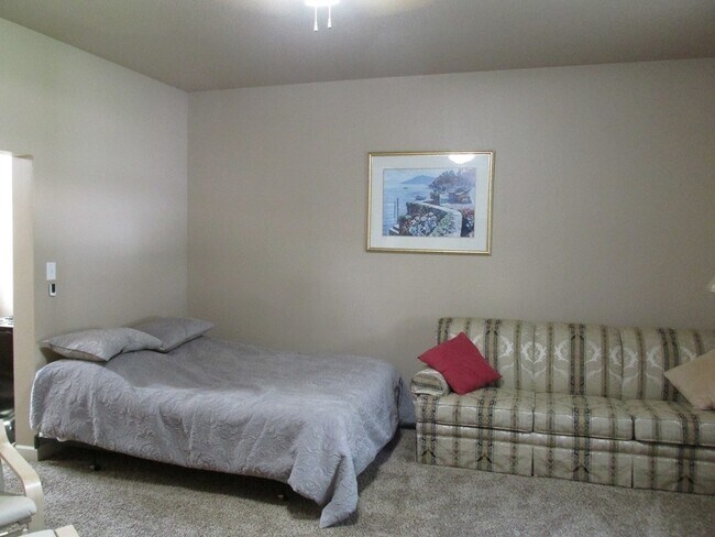 Building Photo - 405 2nd Ave