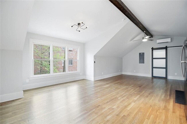 Building Photo - 940 St Charles Ave NE