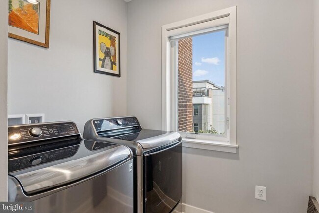 Building Photo - 8091 Red Hook St