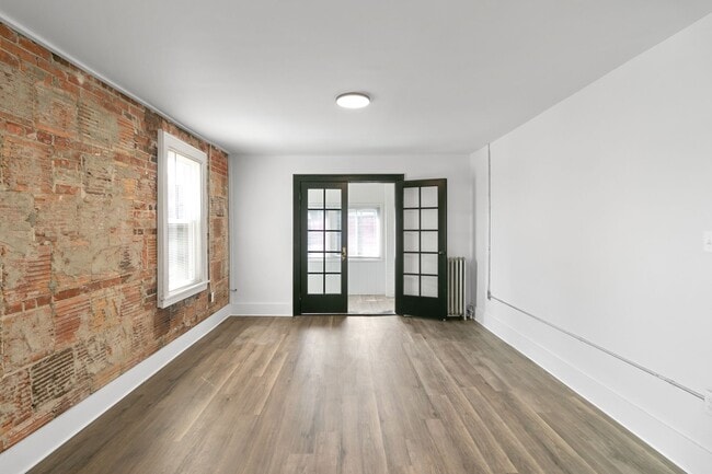 Building Photo - Second Floor Two Bedroom 1 Bath Unit Available