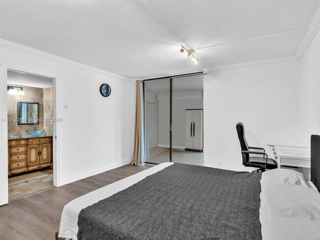 Building Photo - 20381 NE 30th Ave