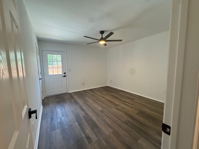 Building Photo - 305 N Arizona Dr
