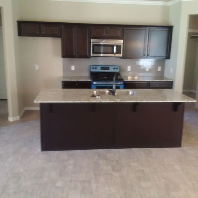 Primary Photo - 3 bedroom 2 bath home in East Fayetteville