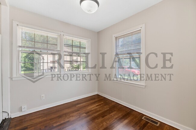 Building Photo - 1555 N Northeast Pkwy