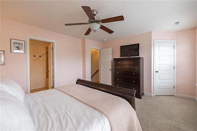 Building Photo - 8083 Rutland Village Dr