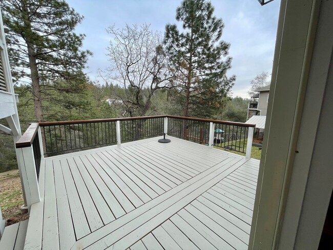 Building Photo - Charming Alta Sierra Home