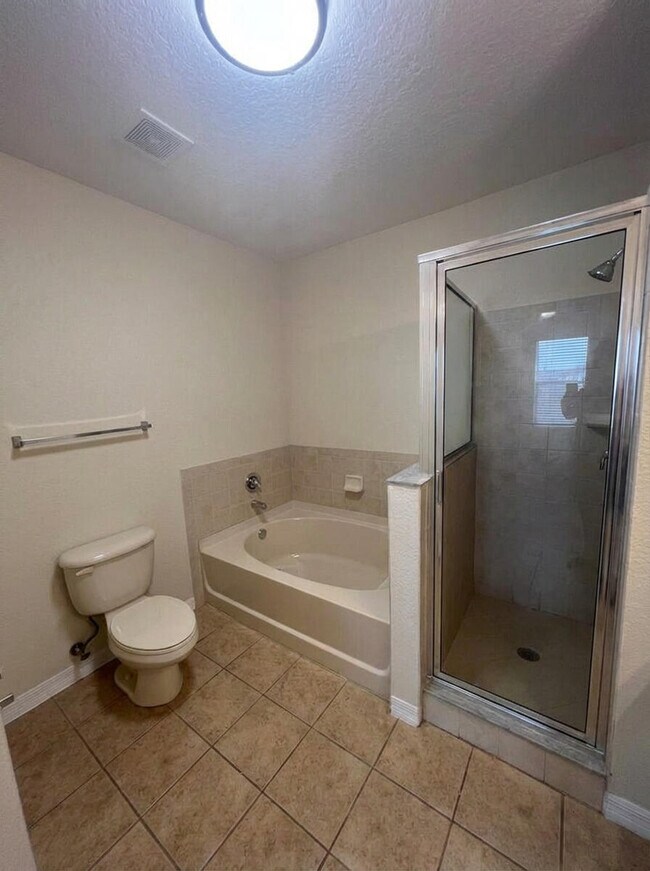 Building Photo - 136 SW Peacock Blvd