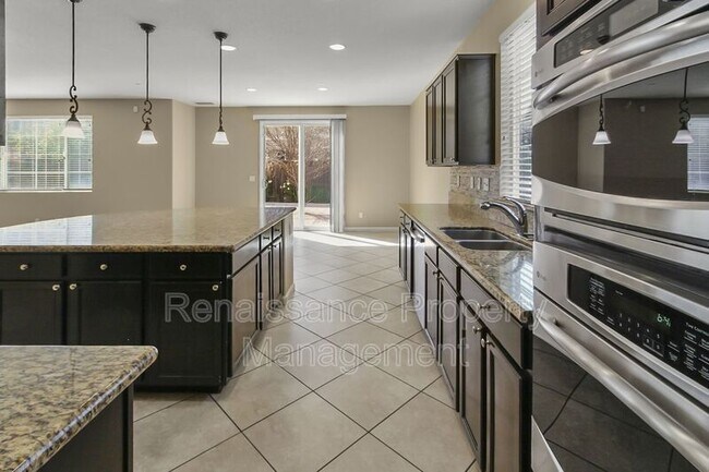 Building Photo - 703 N Marquis Way
