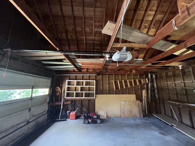Building Photo - 3BR/1BA in Roseville Featuring A Sprawling Fenced Yard & An Attached Garage