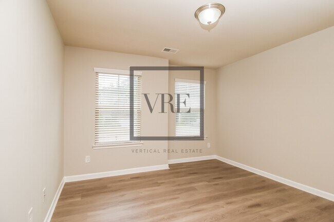 Building Photo - 133 Avonwood Cir