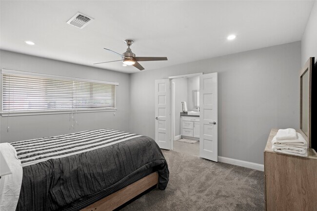 Building Photo - 5027 Wigton Dr