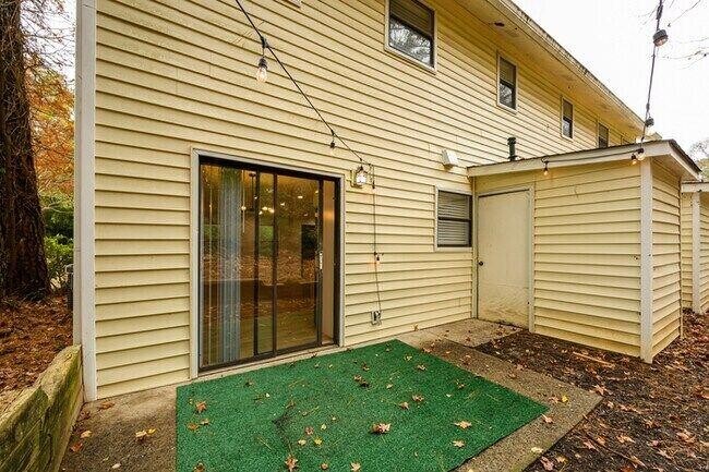 Building Photo - 1520 Springwood Dr SE
