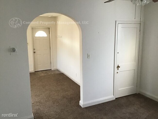 Building Photo - 2730 Maple Ave