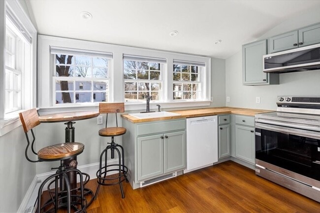 Building Photo - 224 South St