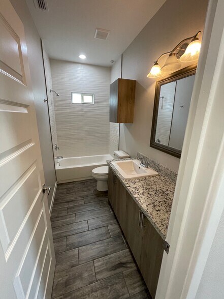 Building Photo - 912 N Kentucky St