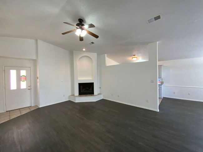 Building Photo - 3 Bedroom Single Story Home Available Near Irving Blvd NW & Eagle Ranch Rd!